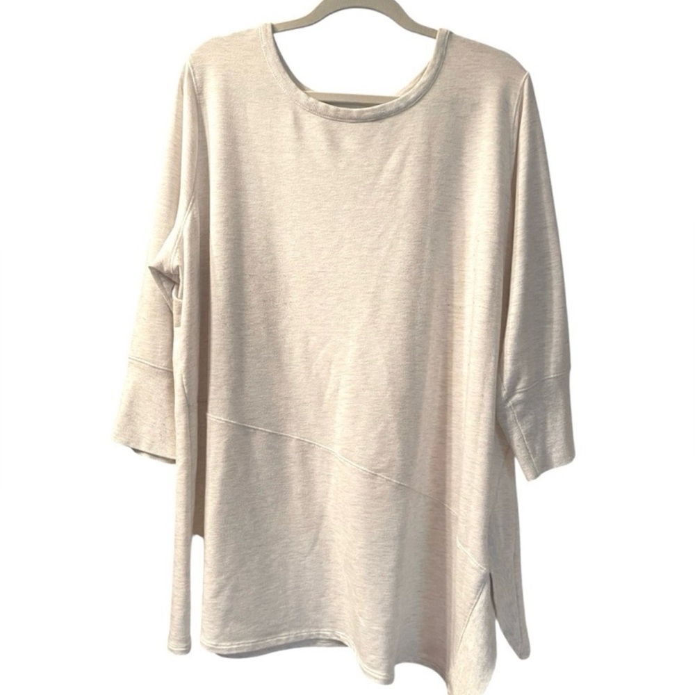 H By Halston Pull-On Knit Top With Asymmetrical Hem. Color Is Heather White. 2X.